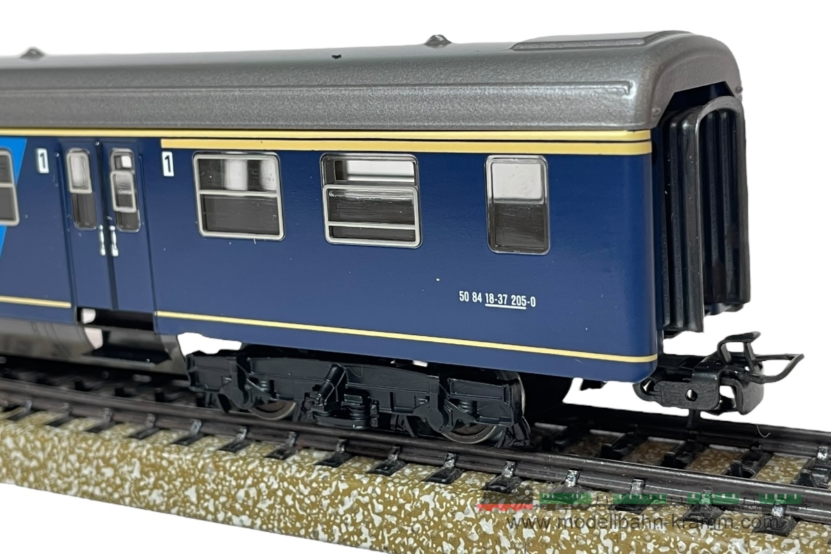 1A.second hand goods 540.0004117.003, EAN 2000075669674: Märklin H0 AC 4117 Personenwagen 1.Klasse blau mit hellblauen mit Diagonalstreifen  NS